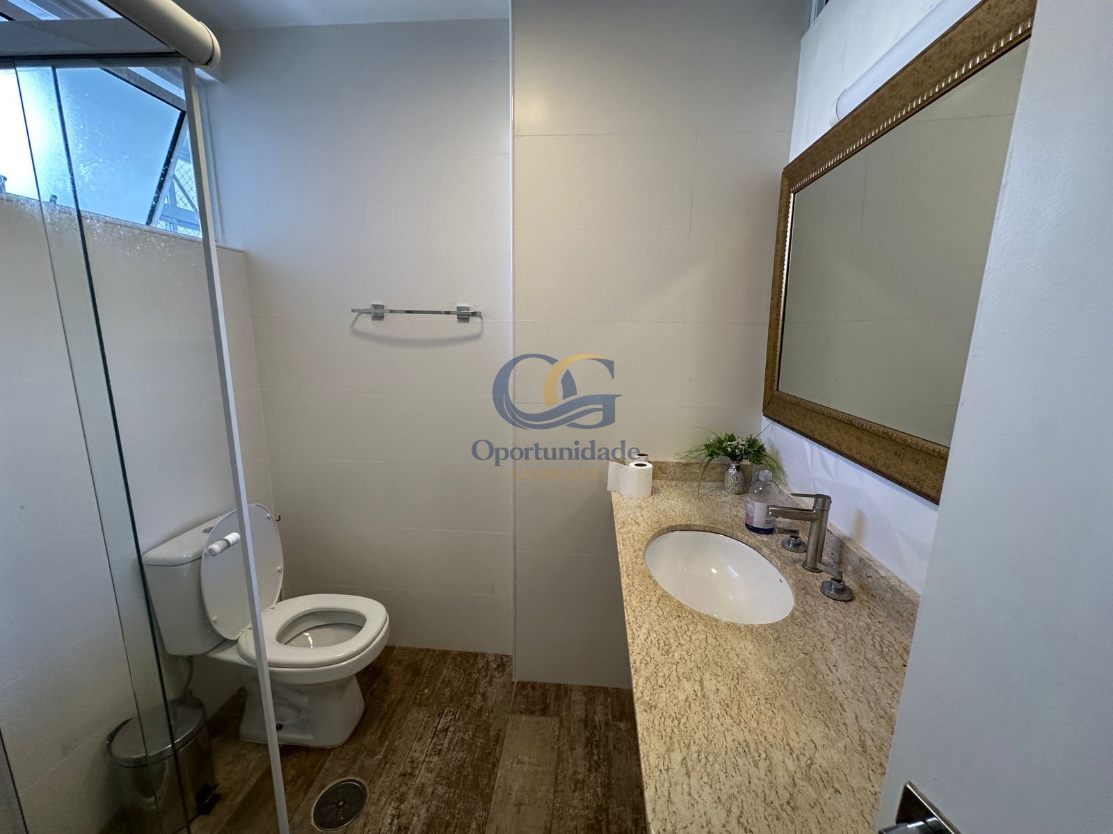 Apartamento na Praia das Pitangueiras, Guarujá - SP