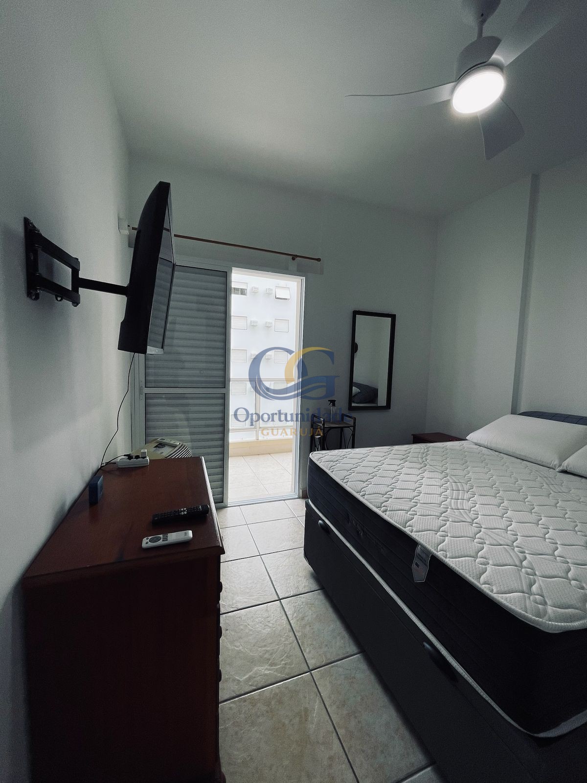 Apartamento na Praia das Pitangueiras, Guarujá - SP