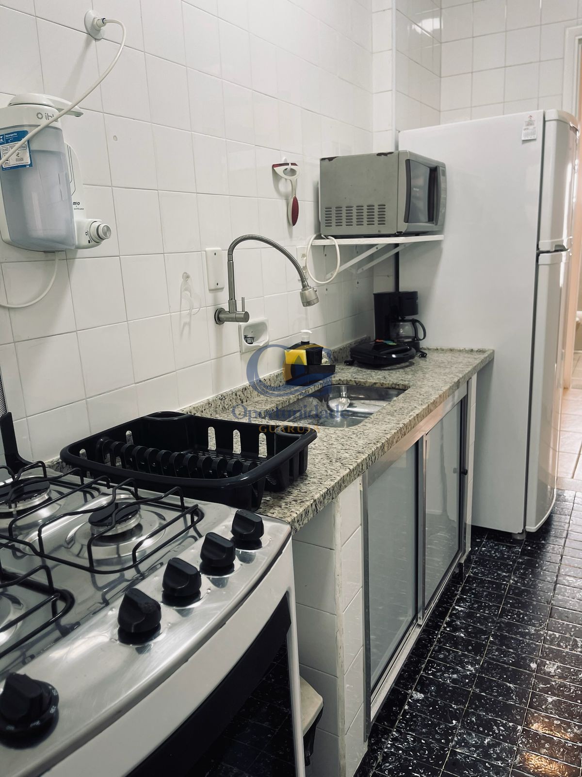 Apartamento na Praia das Pitangueiras, Guarujá - SP