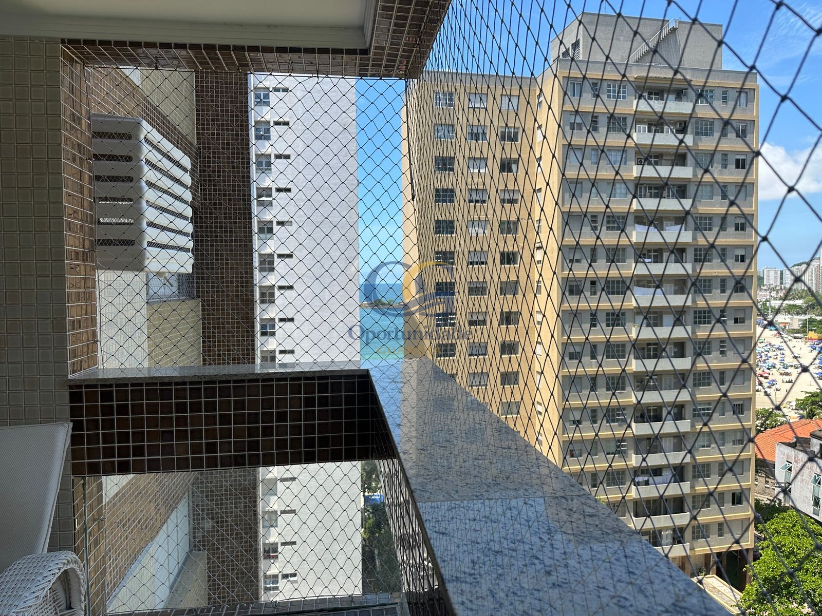 Apartamento na Praia das Pitangueiras, Guarujá - SP