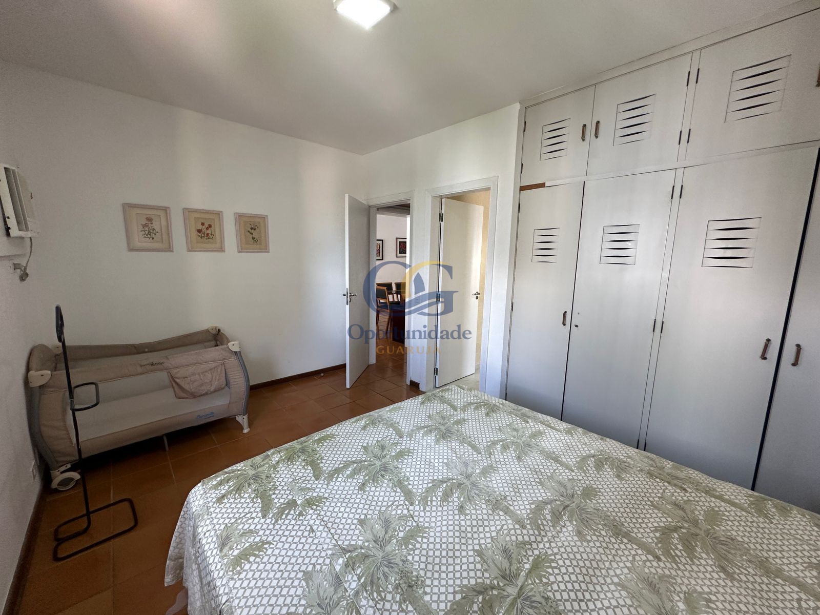 Apartamento na Praia das Pitangueiras, Guarujá - SP