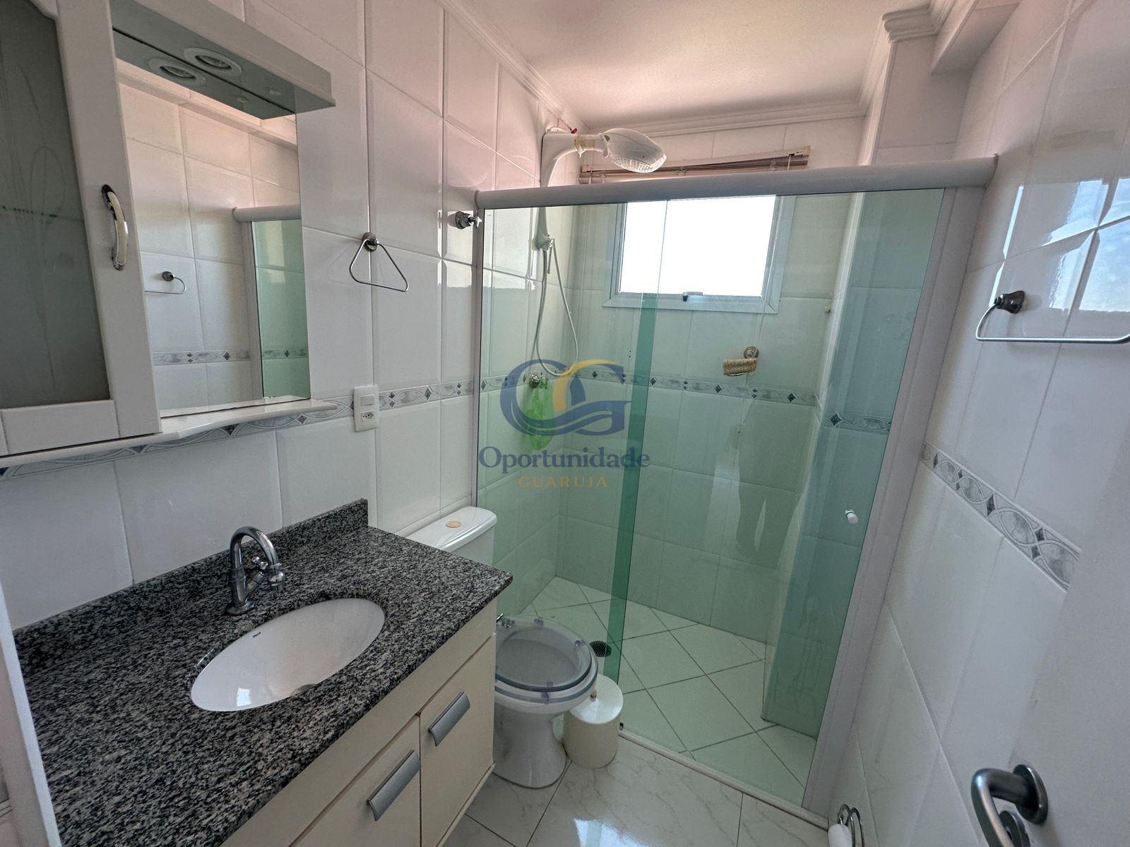 Apartamento na Praia das Astúrias, Guarujá - SP