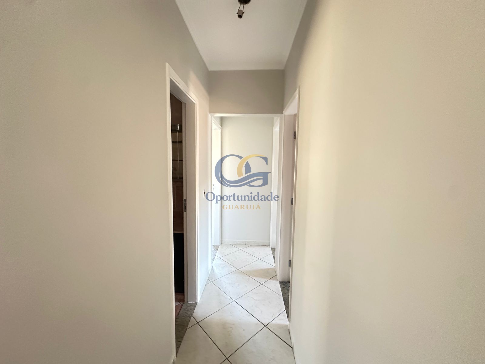 Apartamento na Praia da Enseada, Guarujá - SP