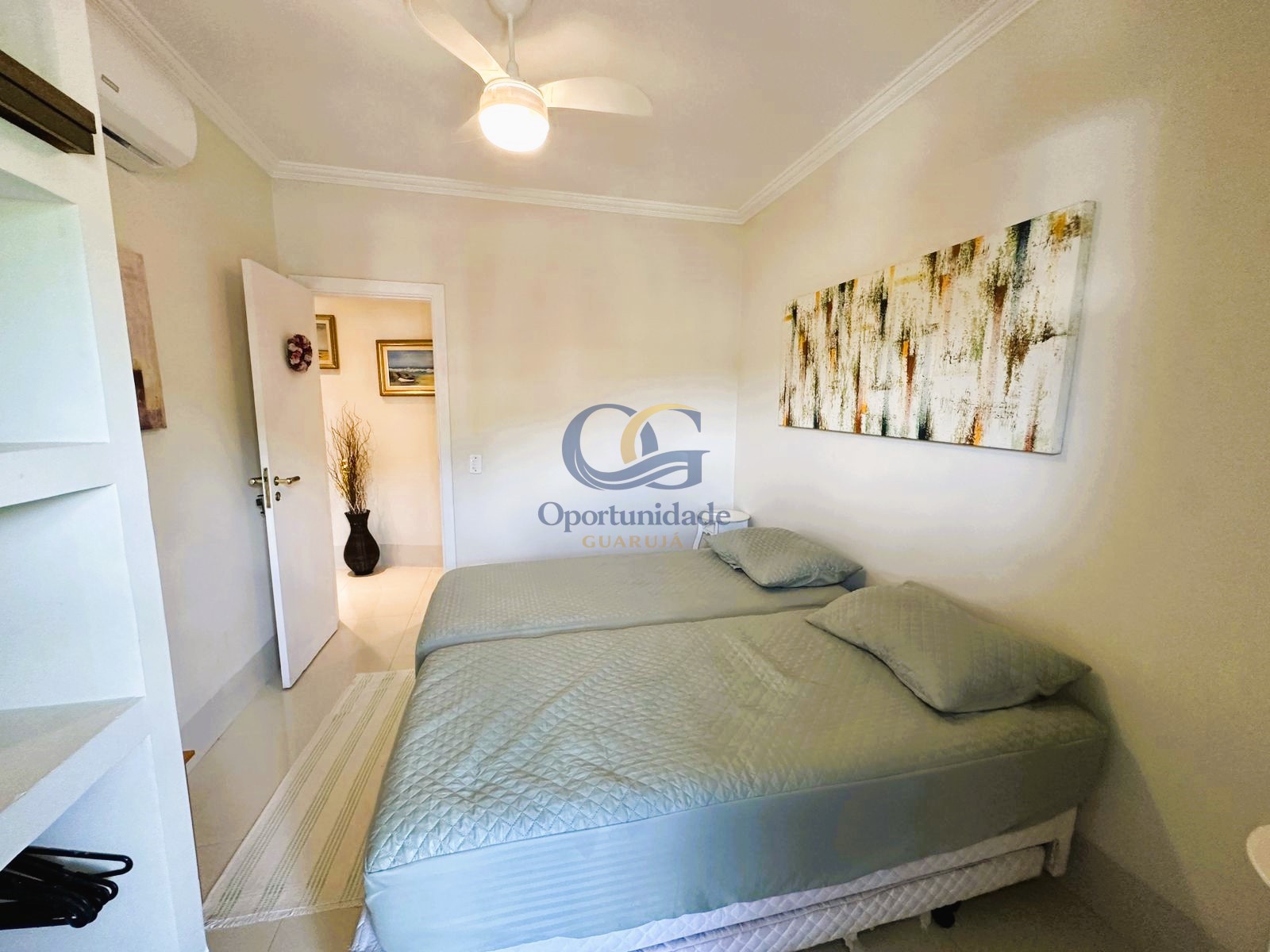 Apartamento na Praia da Enseada, Guarujá - SP