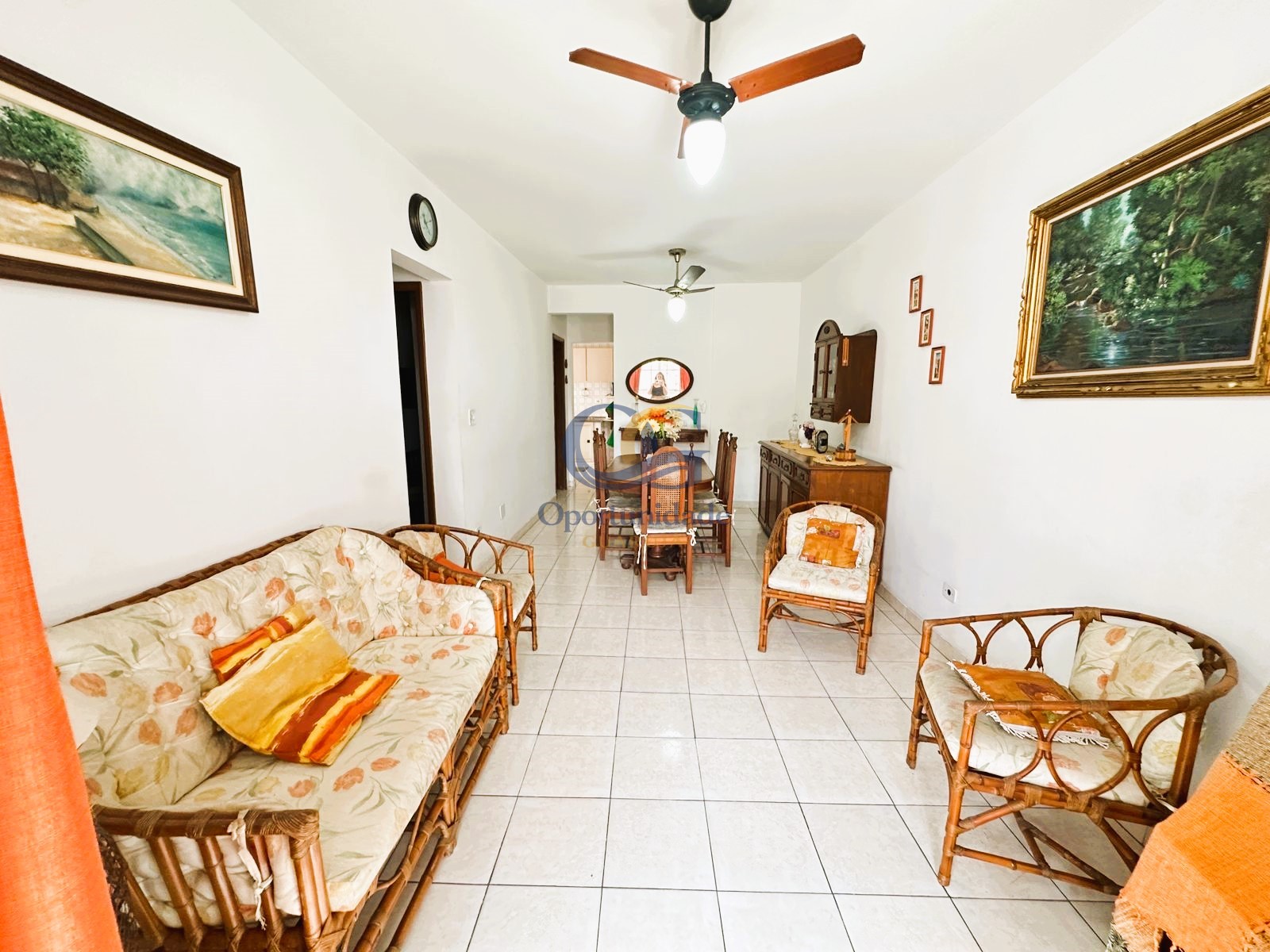 Apartamento na Praia das Pitangueiras, Guarujá - SP