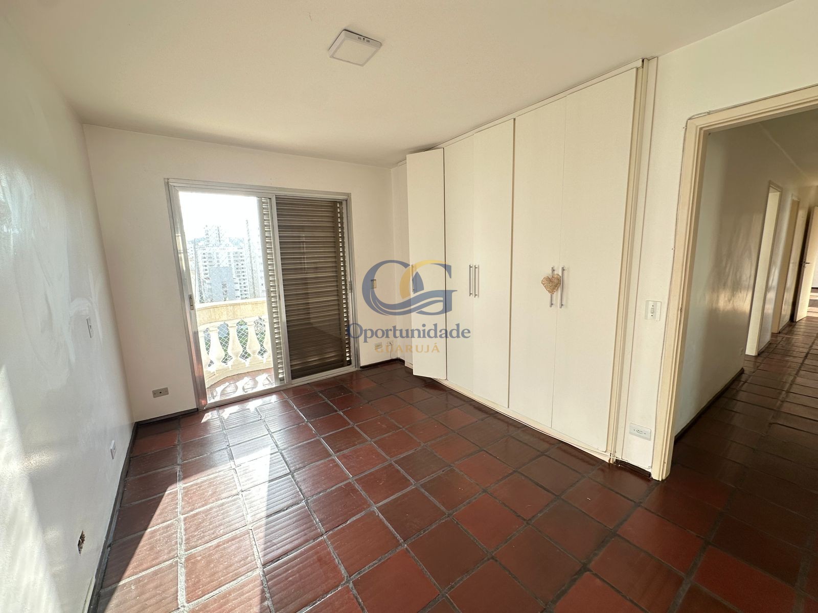 Apartamento na Praia das Pitangueiras, Guarujá - SP