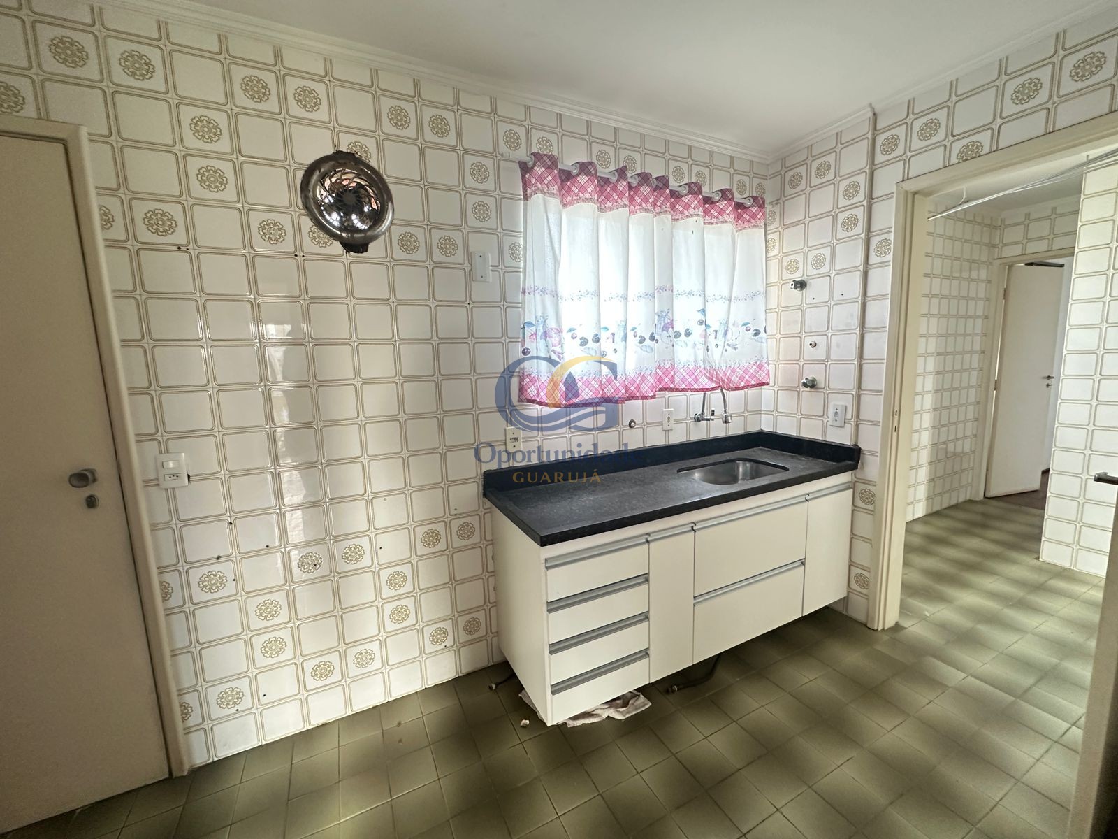 Apartamento na Praia das Pitangueiras, Guarujá - SP
