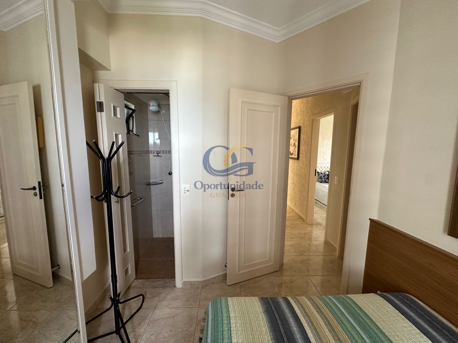 Apartamento na Praia da Enseada, Guarujá - SP