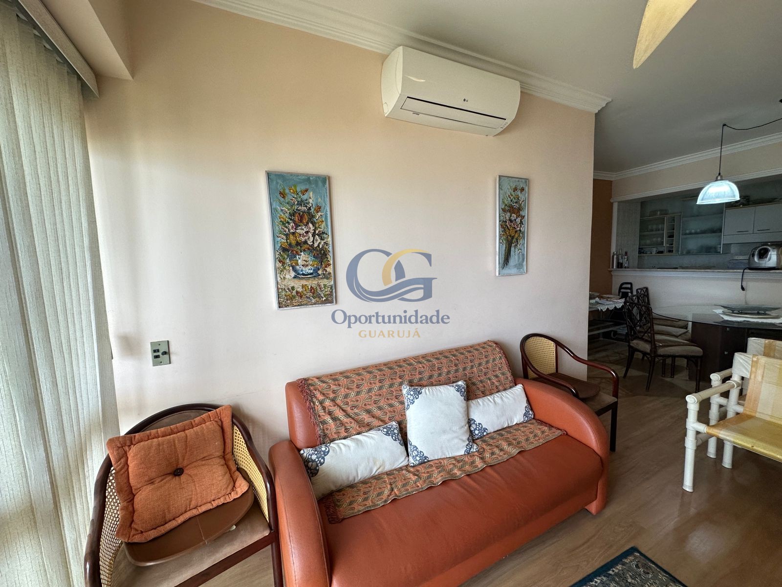 Apartamento na Praia da Enseada, Guarujá - SP