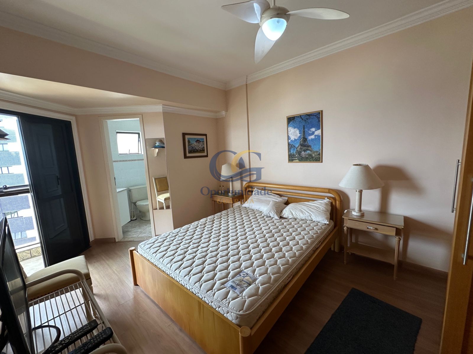 Apartamento na Praia da Enseada, Guarujá - SP
