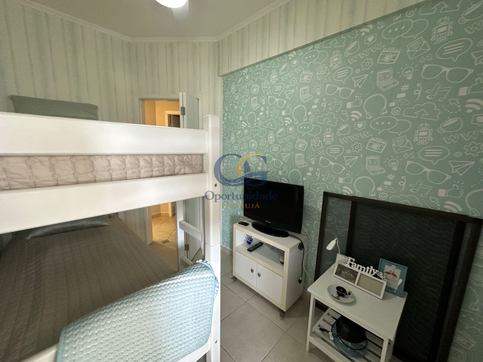 Apartamento na Praia da Enseada, Guarujá - SP