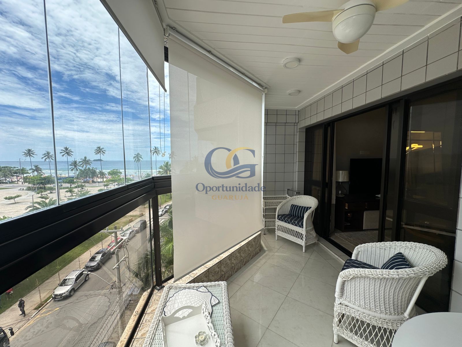 Apartamento na Praia da Enseada, Guarujá - SP