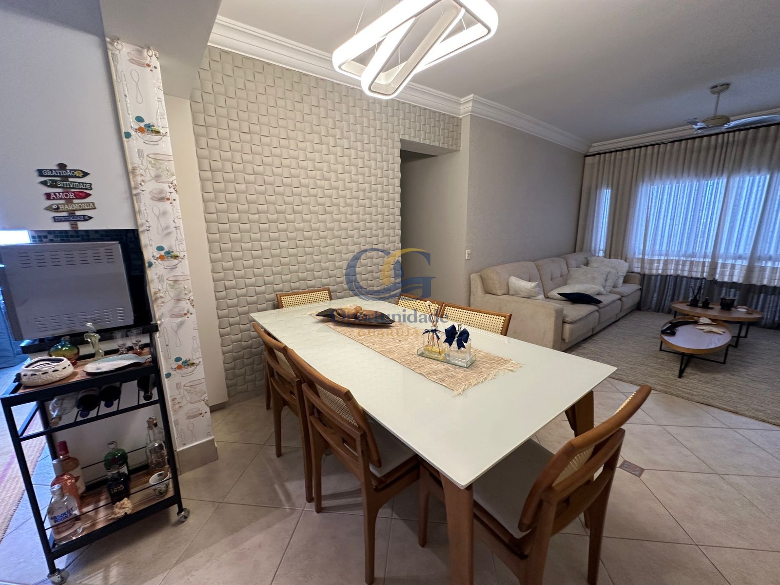 Apartamento na Praia da Enseada, Guarujá - SP