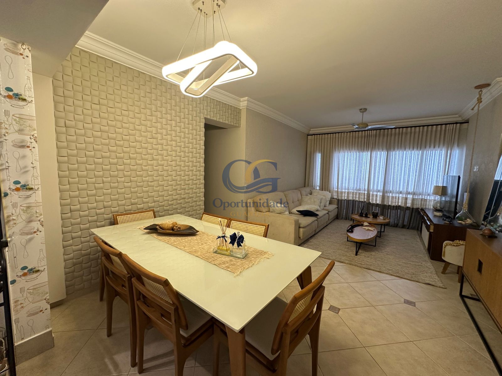 Apartamento na Praia da Enseada, Guarujá - SP