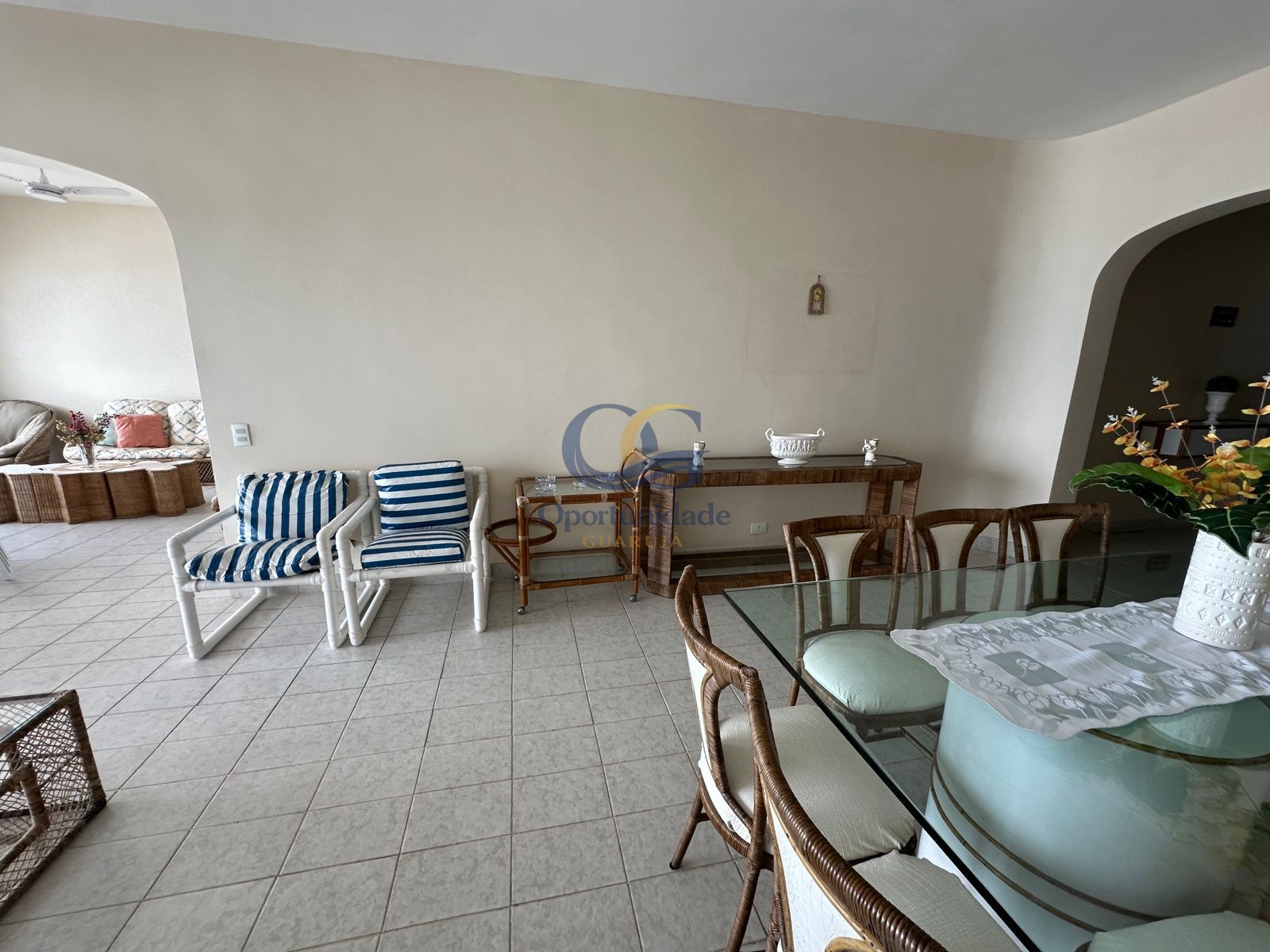 Apartamento Frente ao Mar, Praia Pitangueiras, Guarujá - SP