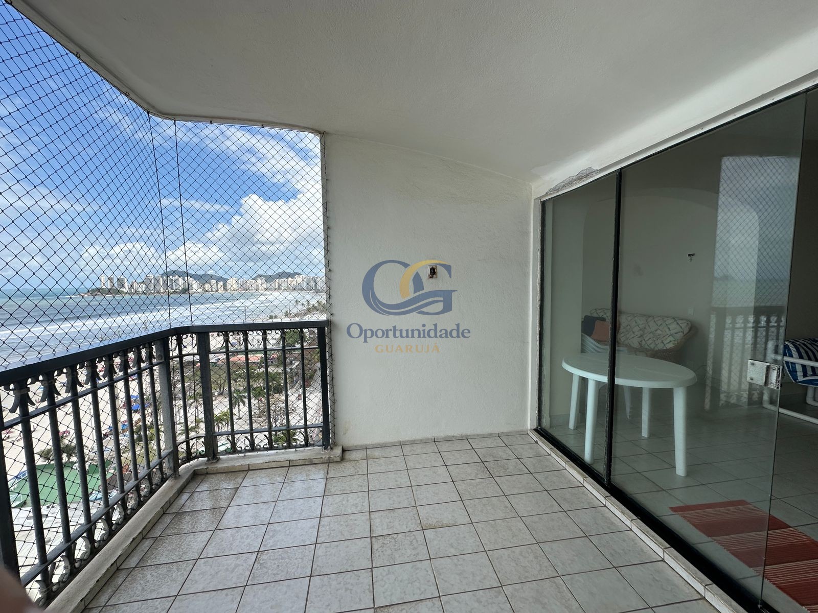Apartamento Frente ao Mar, Praia Pitangueiras, Guarujá - SP