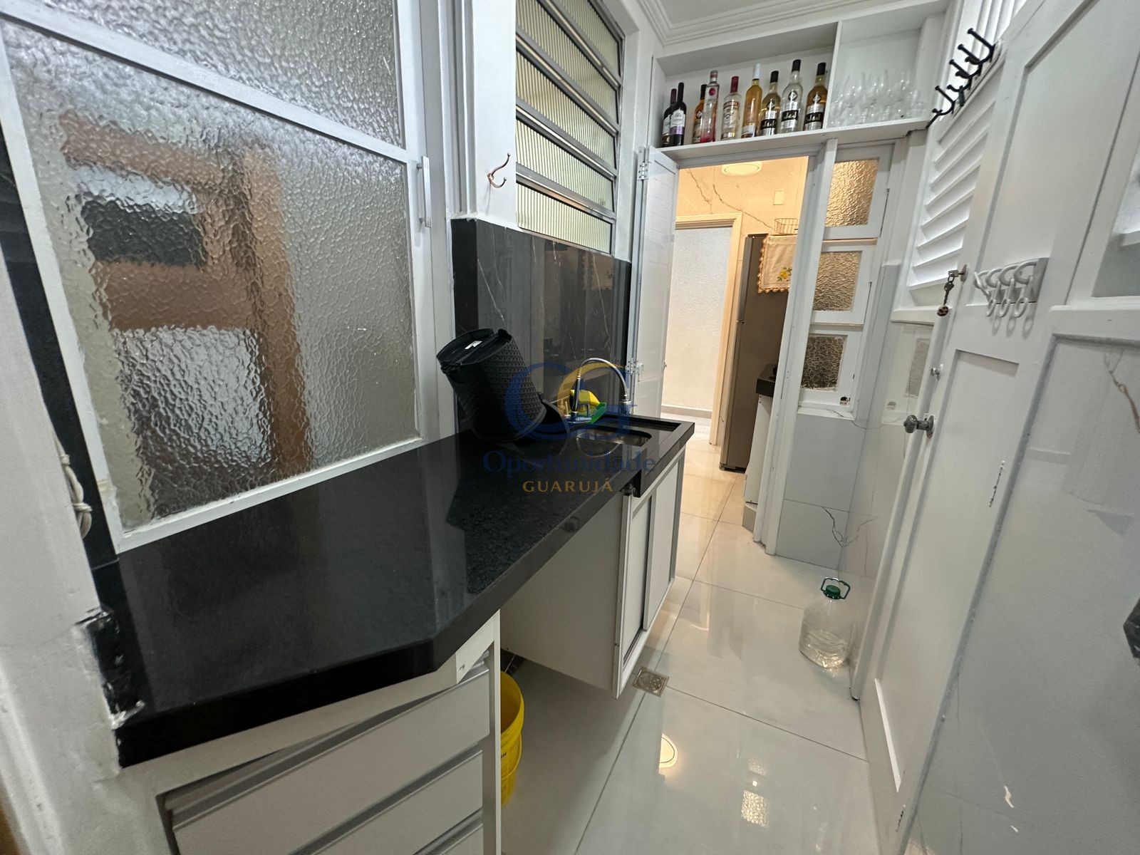 Apartamento na Praia das Pitangueiras, Guarujá - SP