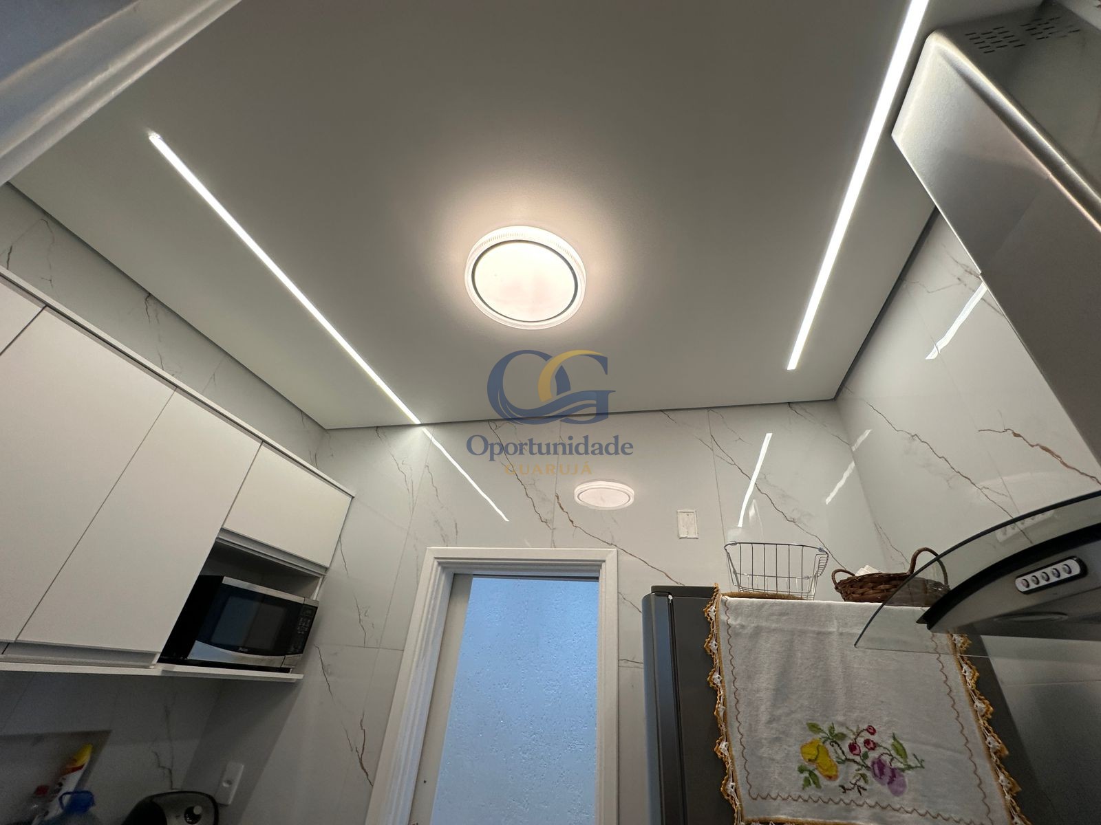 Apartamento na Praia das Pitangueiras, Guarujá - SP