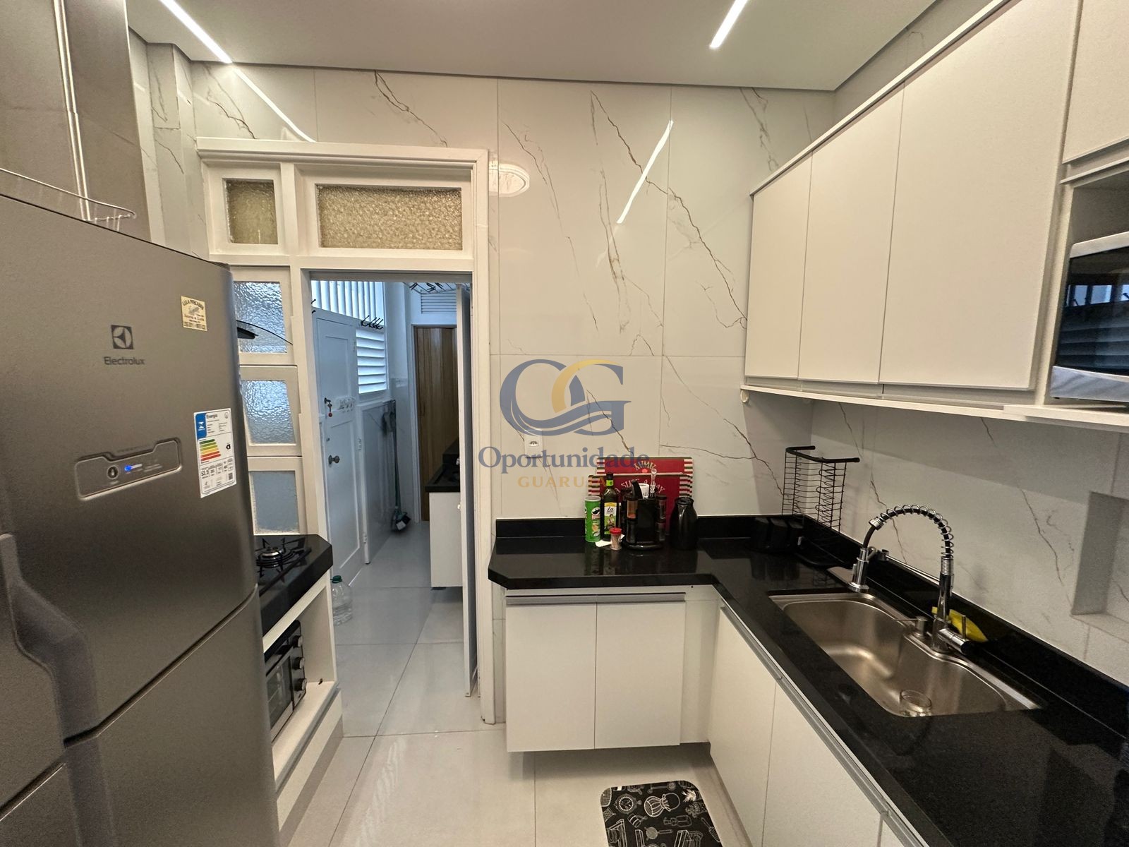 Apartamento na Praia das Pitangueiras, Guarujá - SP