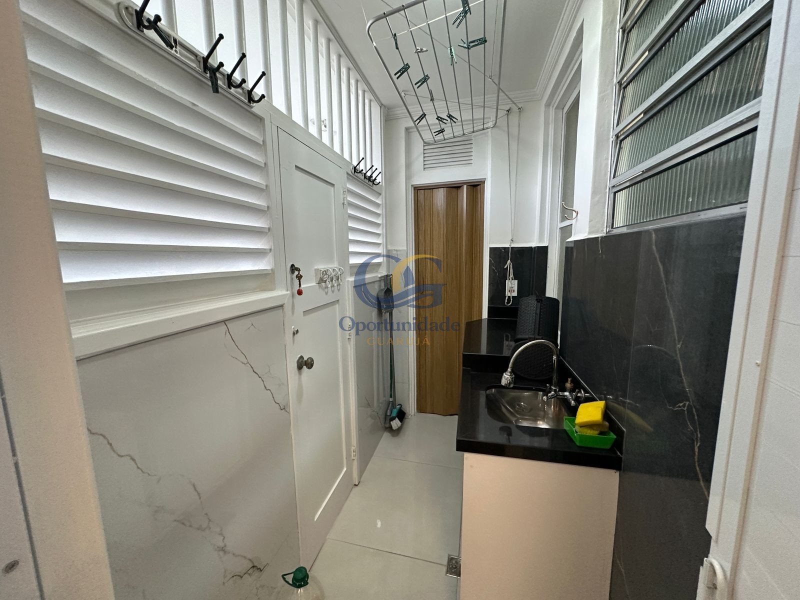 Apartamento na Praia das Pitangueiras, Guarujá - SP