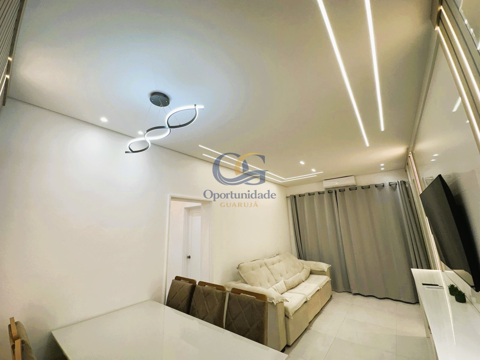 Apartamento na Praia das Pitangueiras, Guarujá - SP