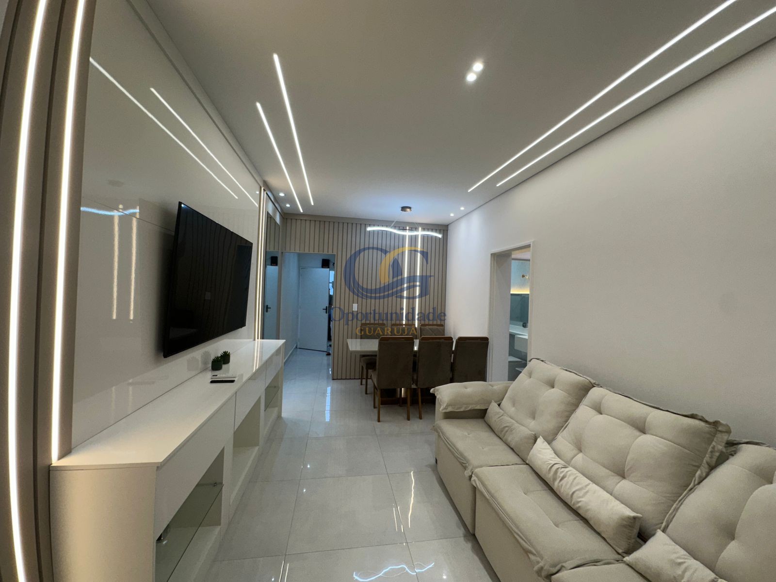 Apartamento na Praia das Pitangueiras, Guarujá - SP