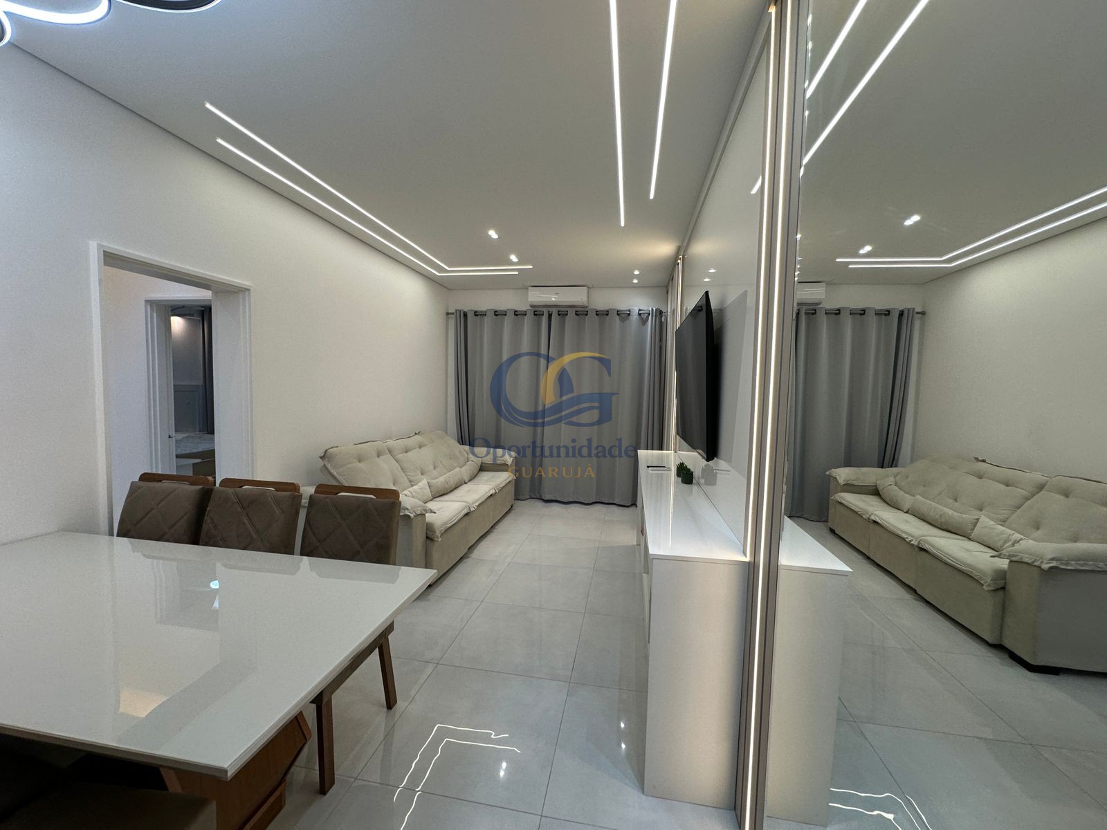 Apartamento na Praia das Pitangueiras, Guarujá - SP