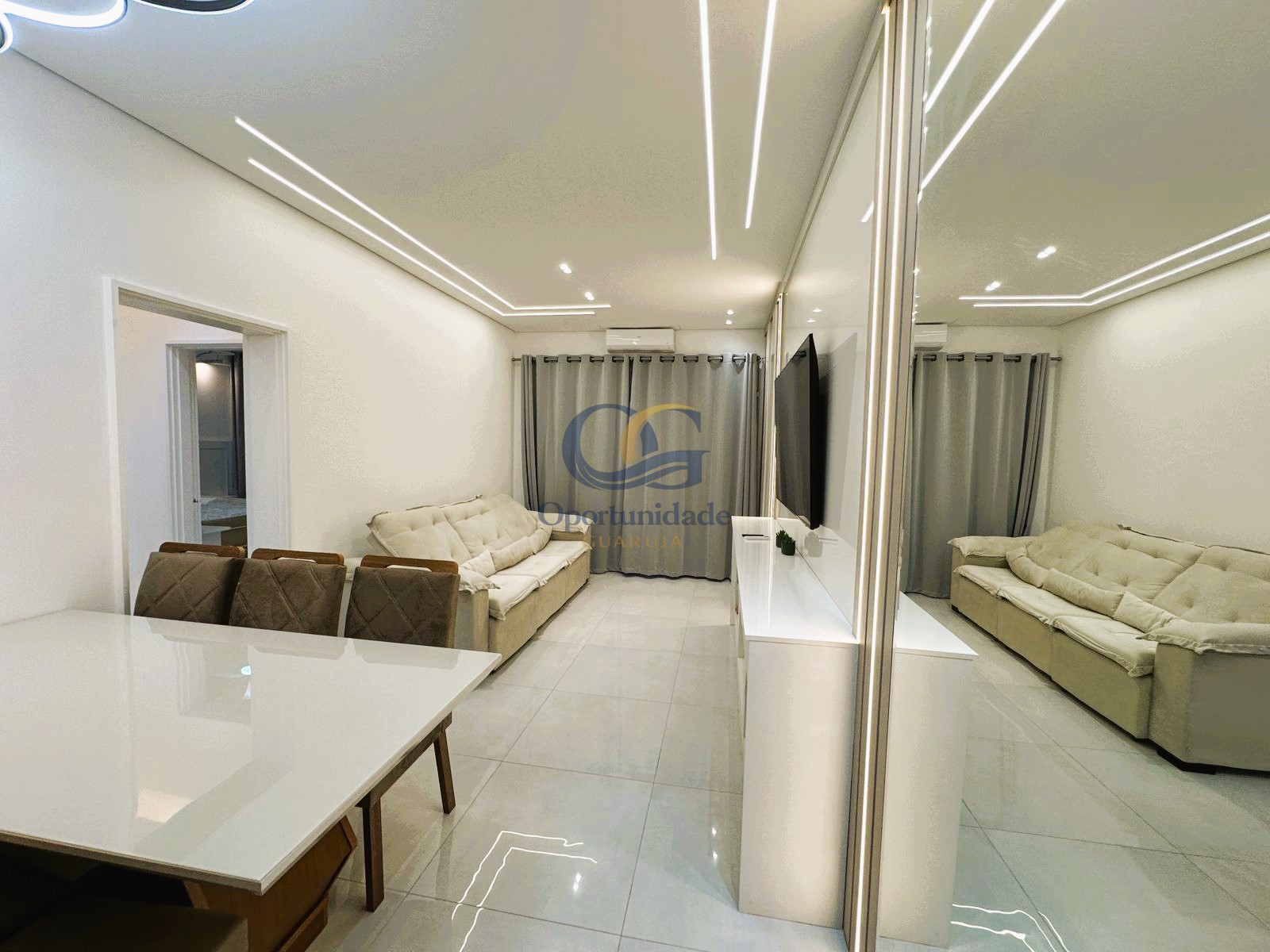 Apartamento na Praia das Pitangueiras, Guarujá - SP