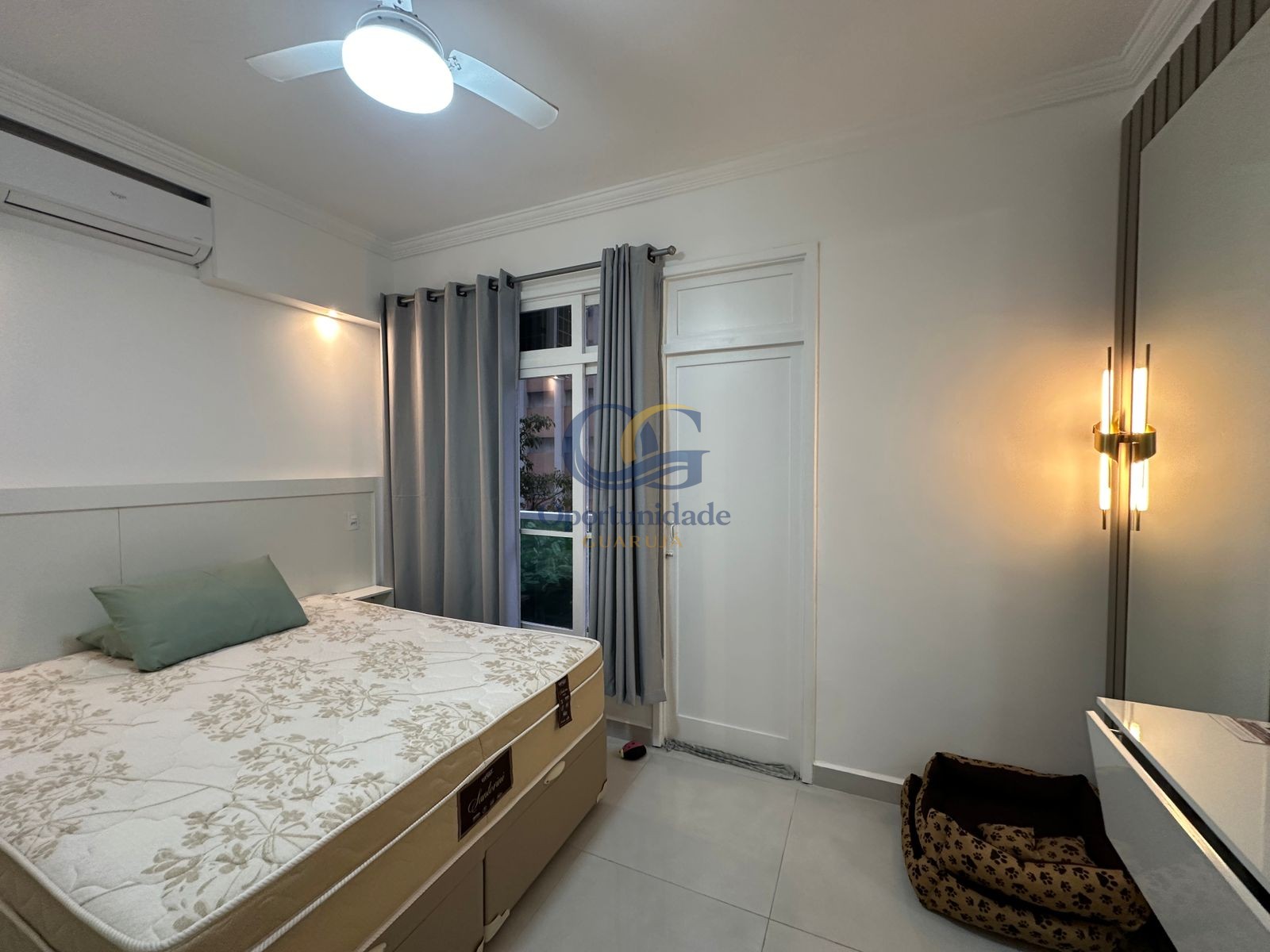 Apartamento na Praia das Pitangueiras, Guarujá - SP