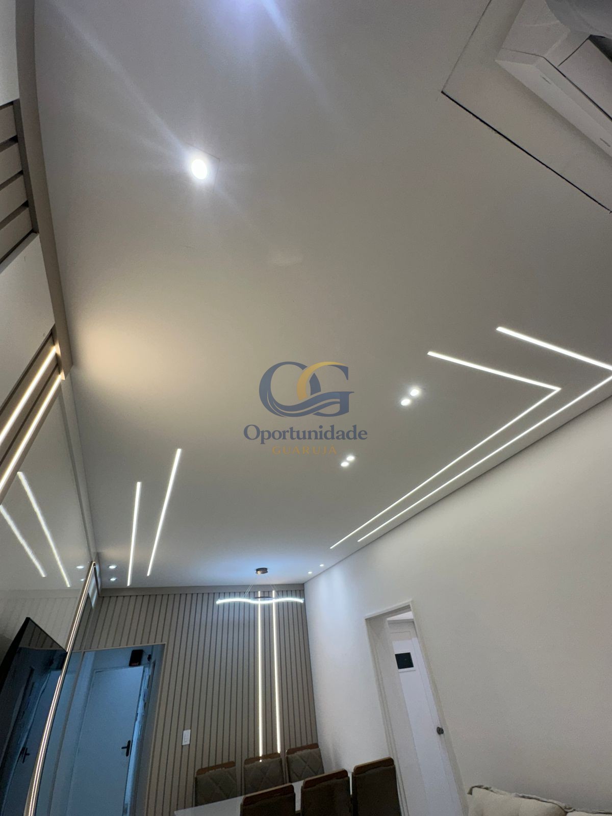 Apartamento na Praia das Pitangueiras, Guarujá - SP