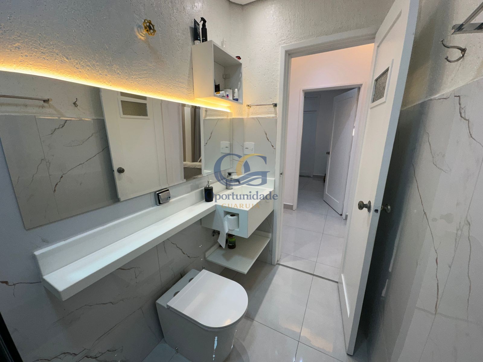 Apartamento na Praia das Pitangueiras, Guarujá - SP