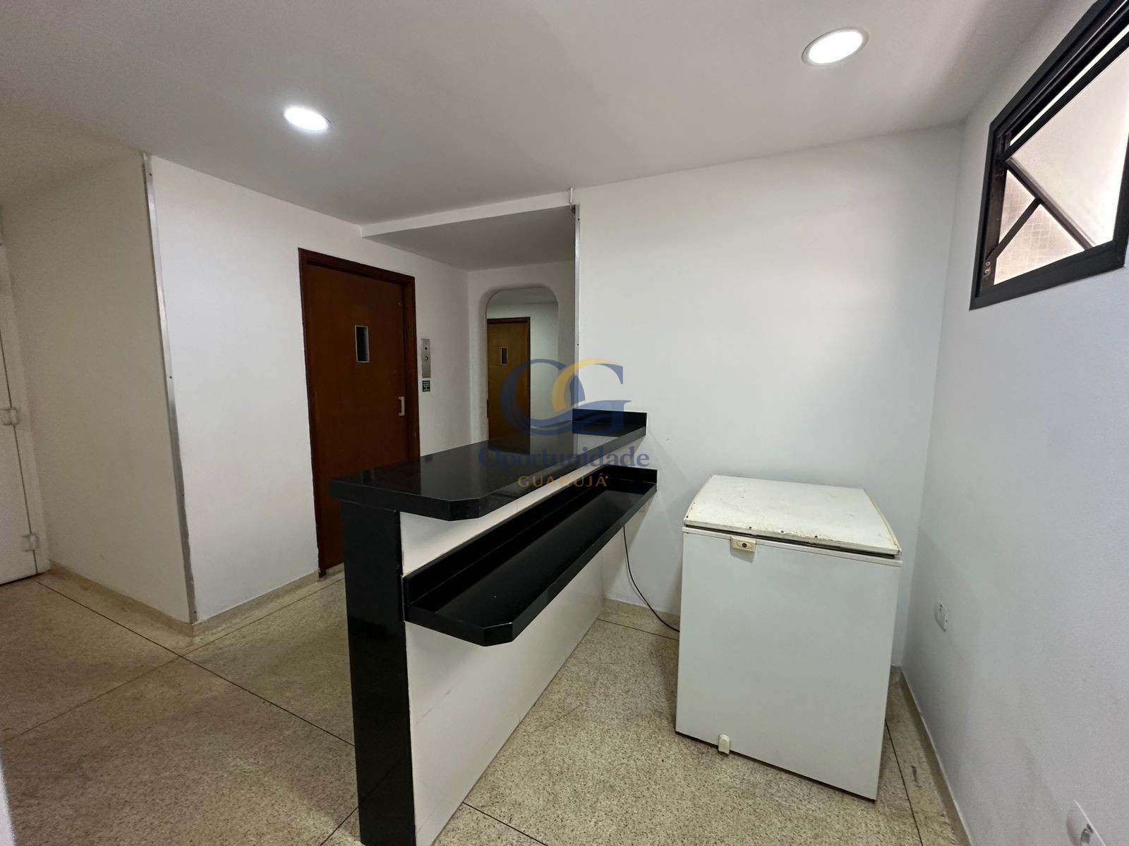 Apartamento na Praia das Pitangueiras, Guarujá - SP