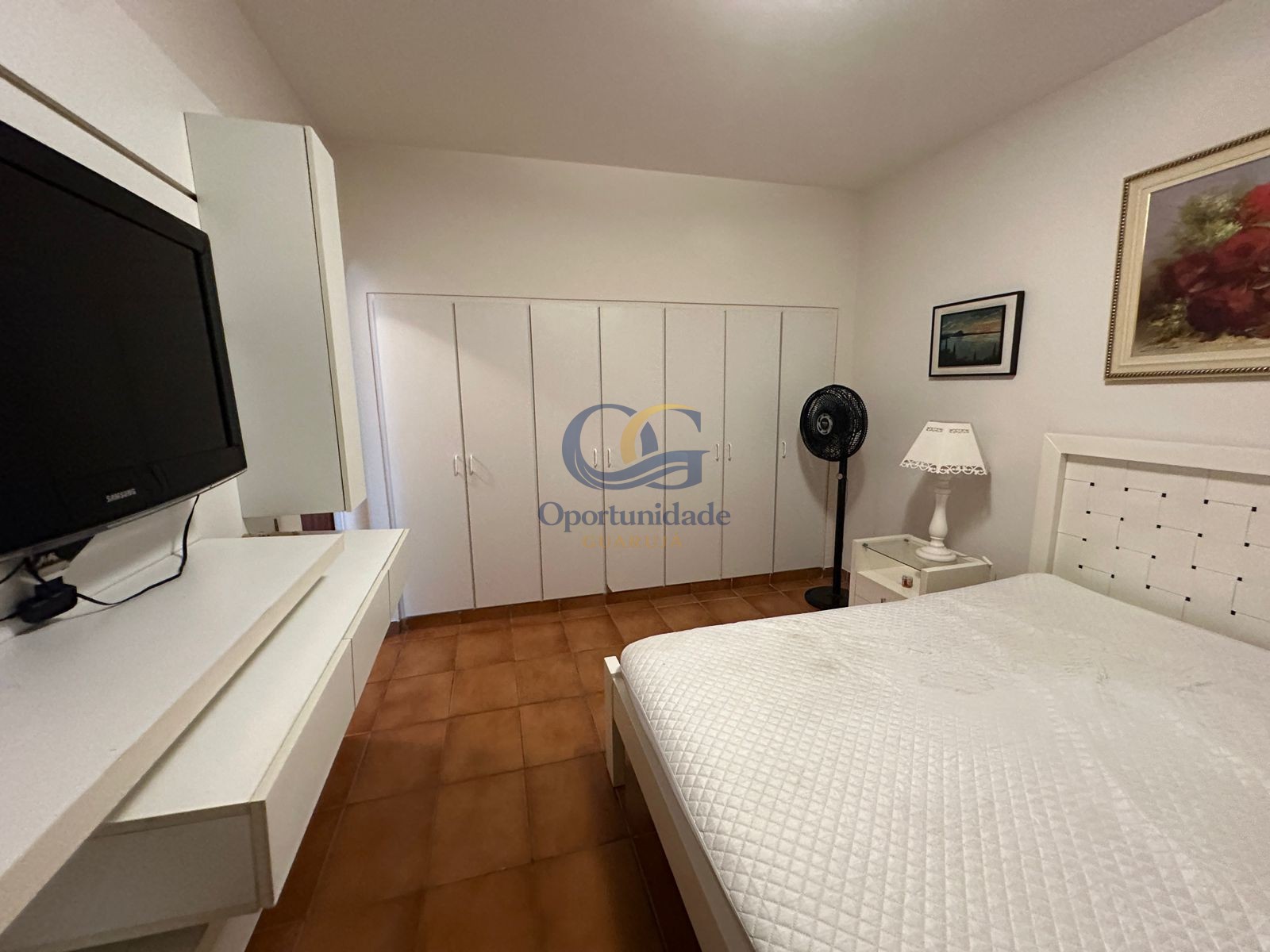 Apartamento na Praia das Pitangueiras, Guarujá - SP