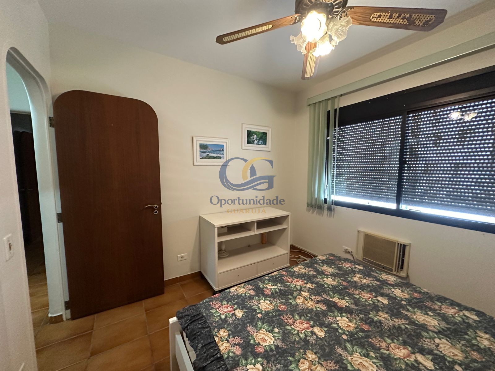 Apartamento na Praia das Pitangueiras, Guarujá - SP