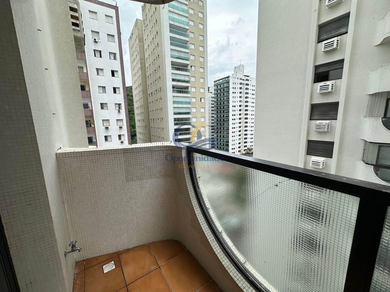 Apartamento na Praia das Pitangueiras, Guarujá - SP