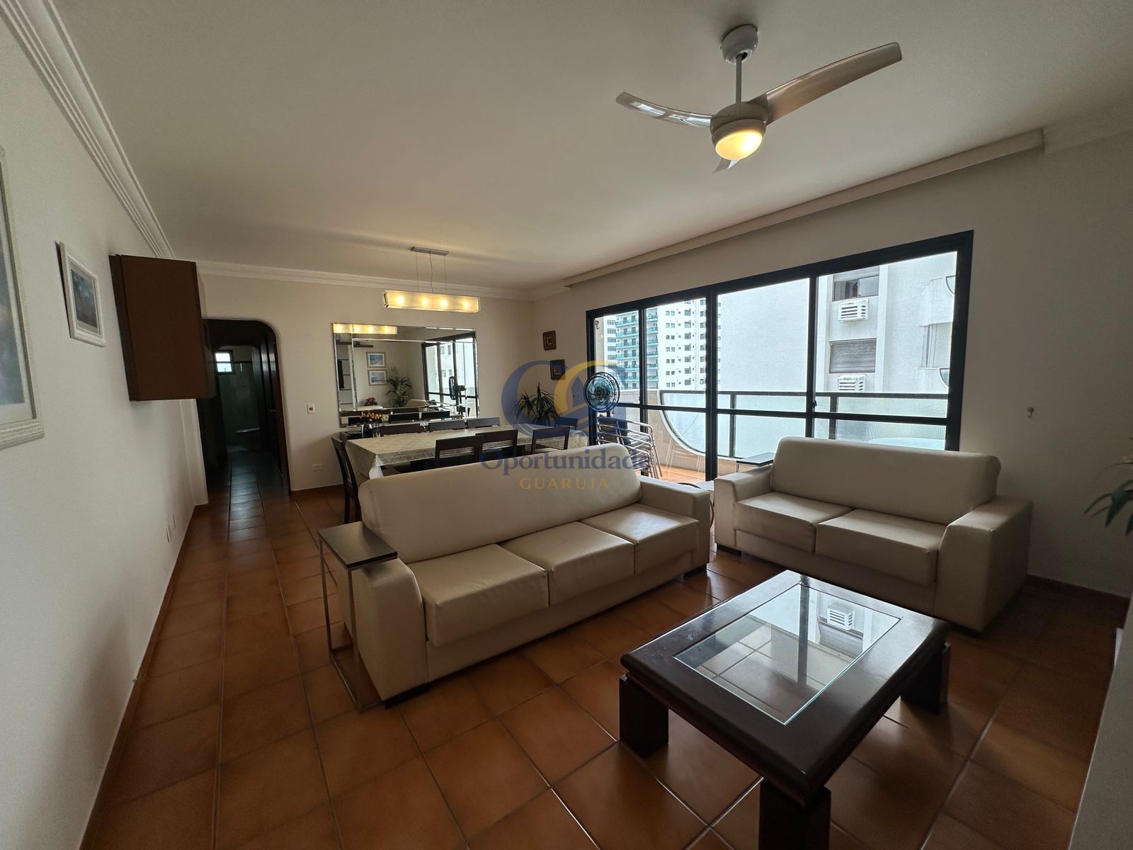 Apartamento na Praia das Pitangueiras, Guarujá - SP
