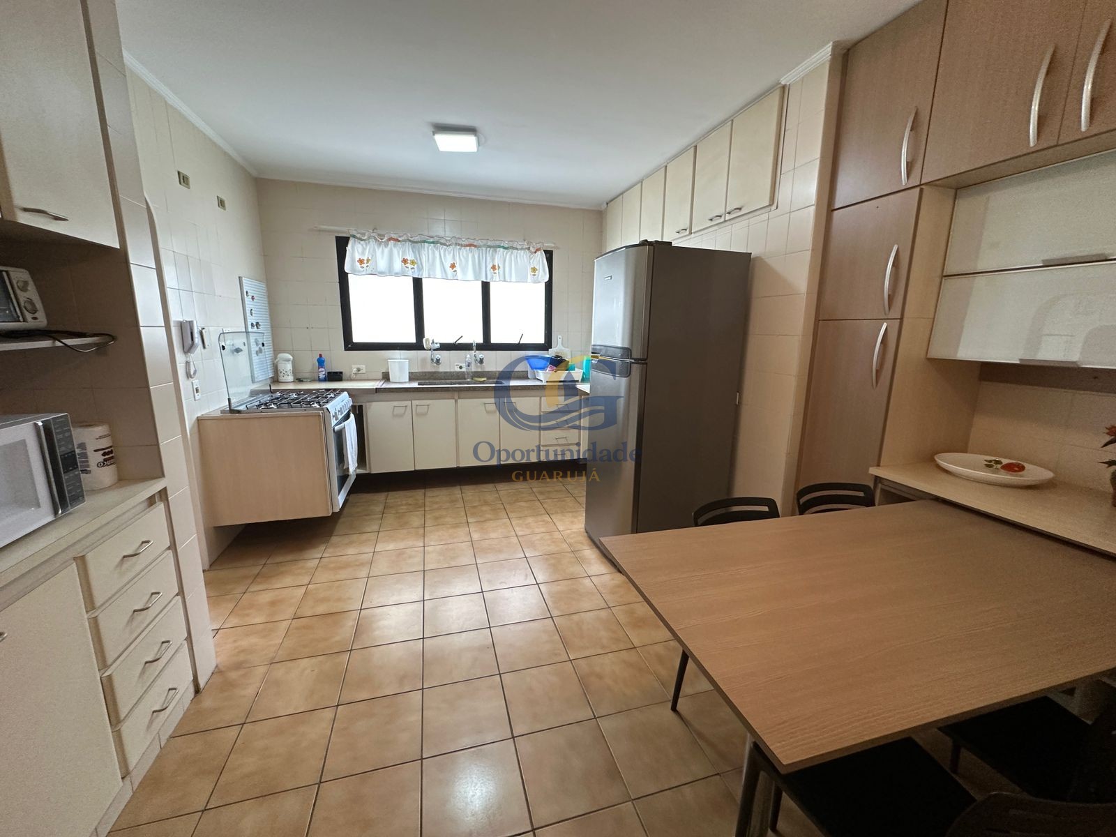 Apartamento na Praia das Pitangueiras, Guarujá - SP