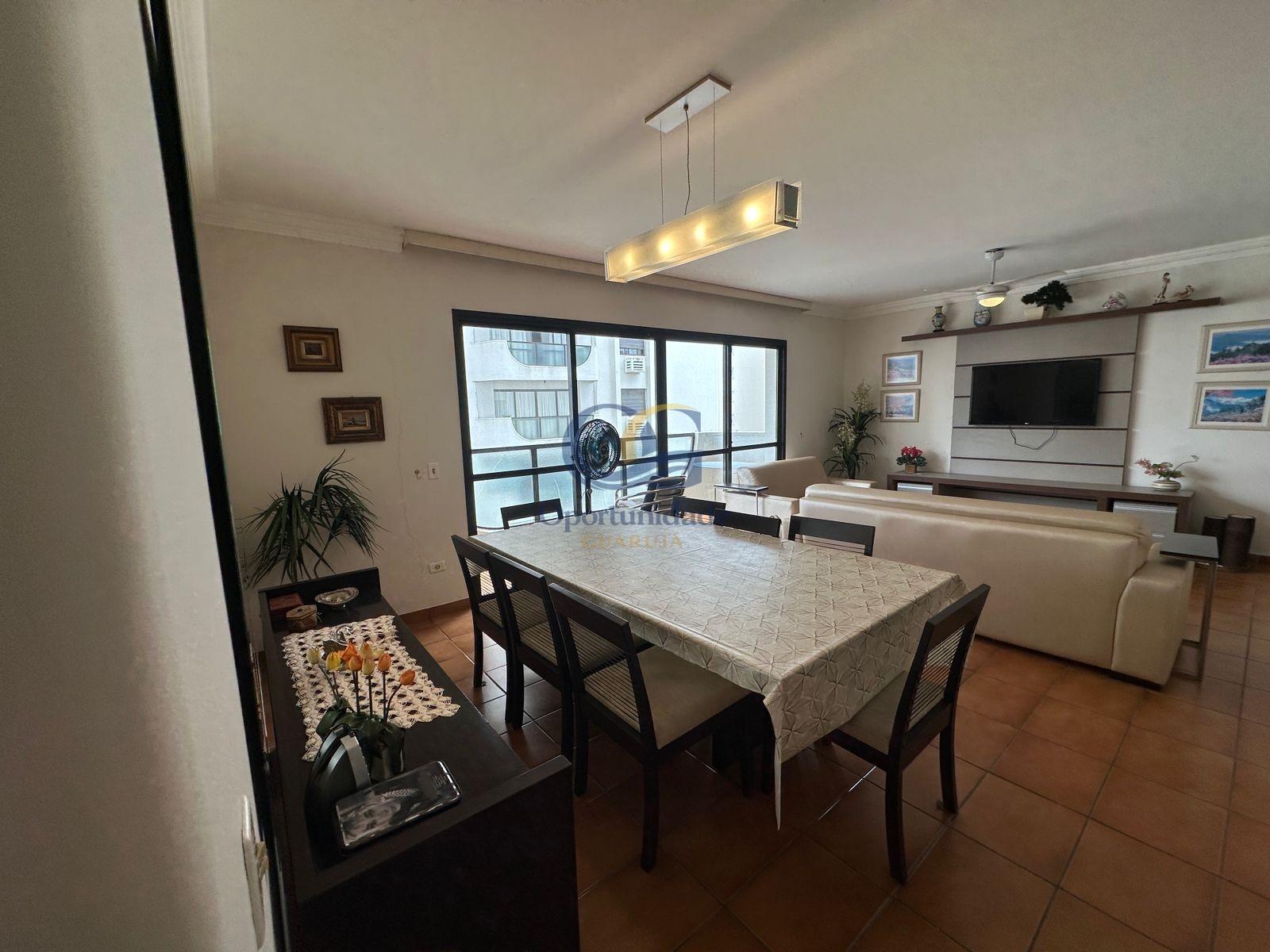 Apartamento na Praia das Pitangueiras, Guarujá - SP