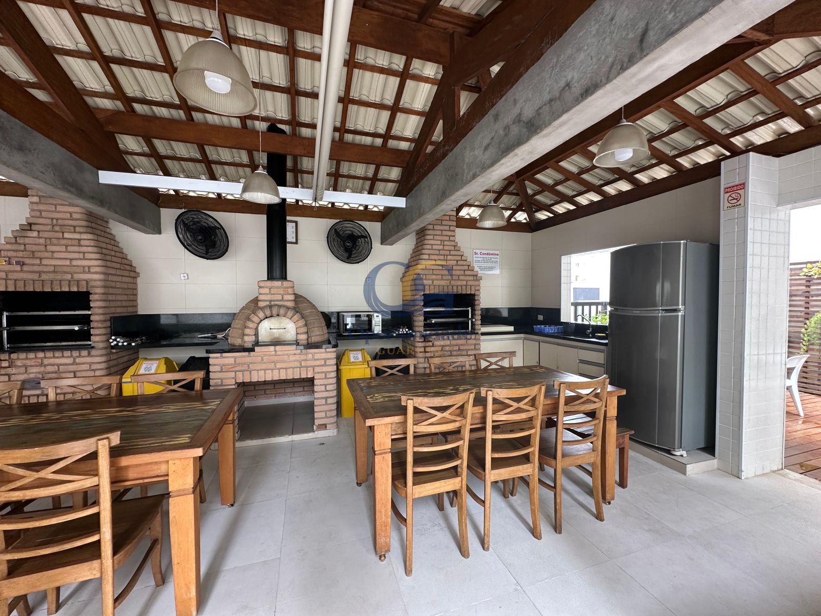 Apartamento na Praia das Pitangueiras, Guarujá - SP