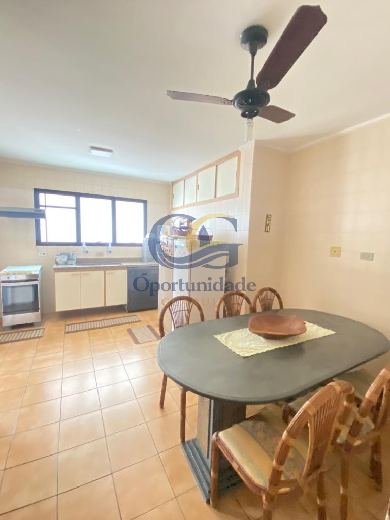 Apartamento na Praia das Pitangueiras, Guarujá - SP