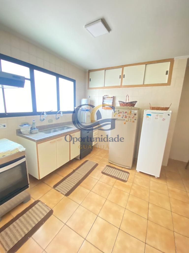 Apartamento na Praia das Pitangueiras, Guarujá - SP