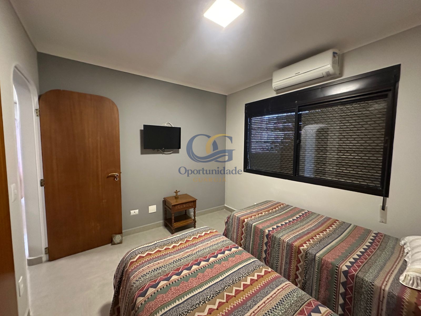 Apartamento na Praia das Pitangueiras, Guarujá - SP