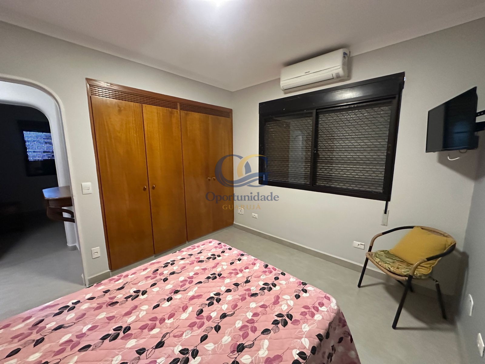 Apartamento na Praia das Pitangueiras, Guarujá - SP
