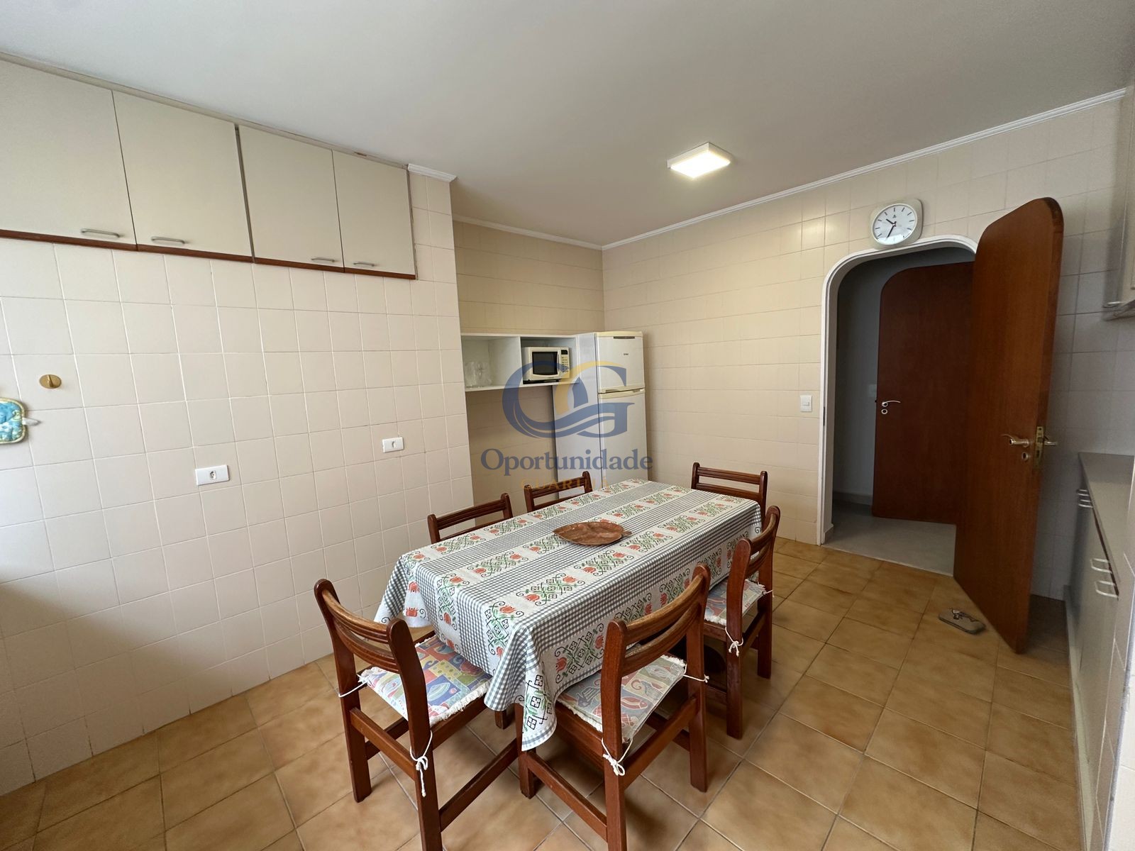 Apartamento na Praia das Pitangueiras, Guarujá - SP