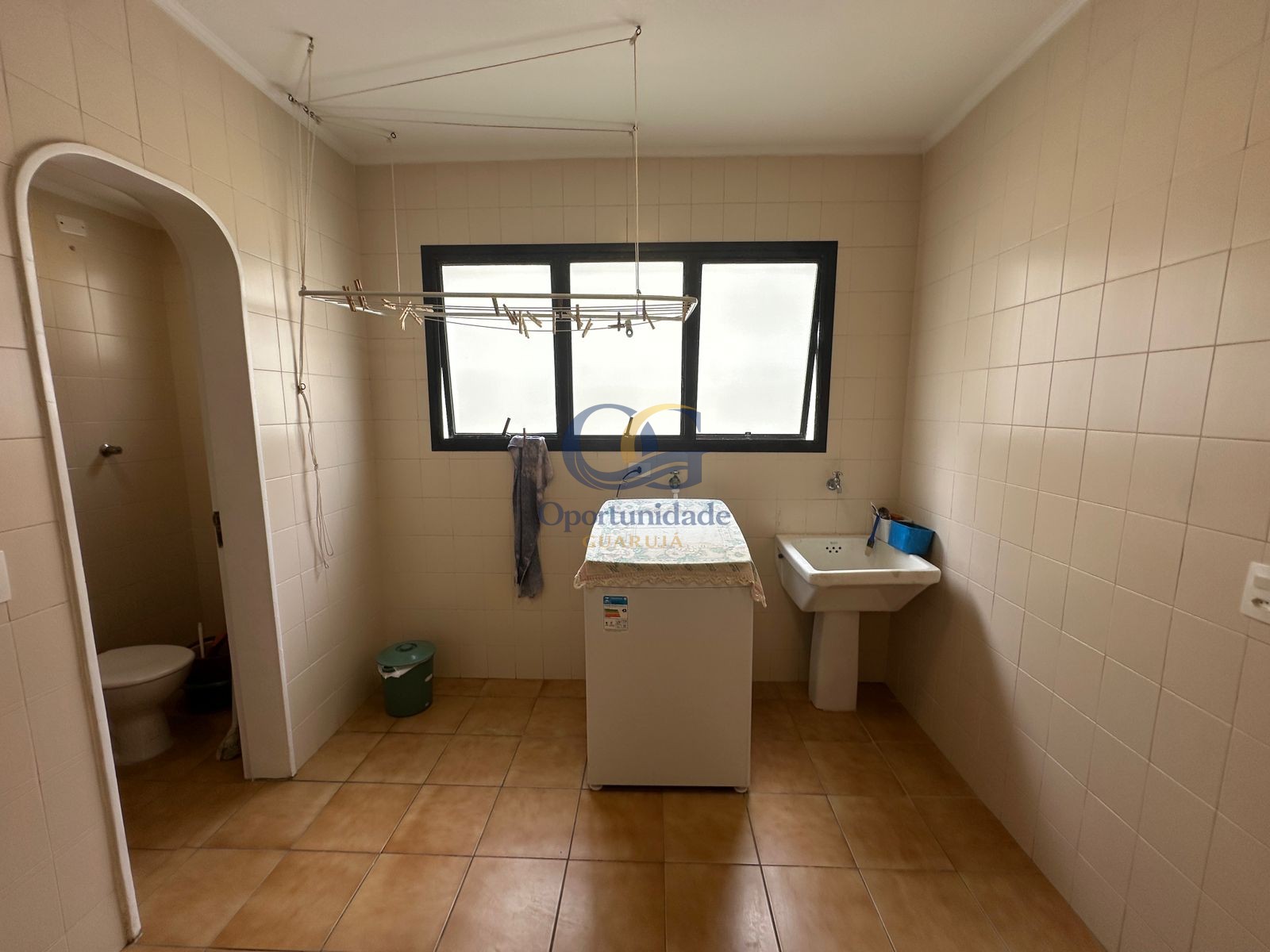 Apartamento na Praia das Pitangueiras, Guarujá - SP