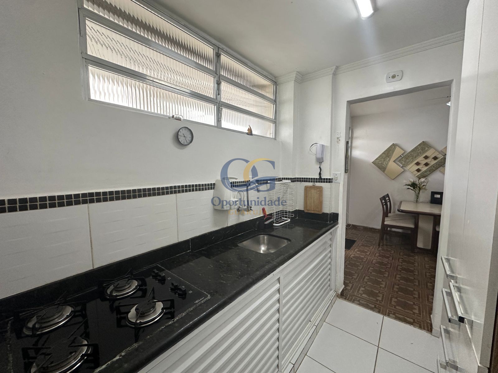 Apartamento na Praia das Pitangueiras, Guarujá - SP