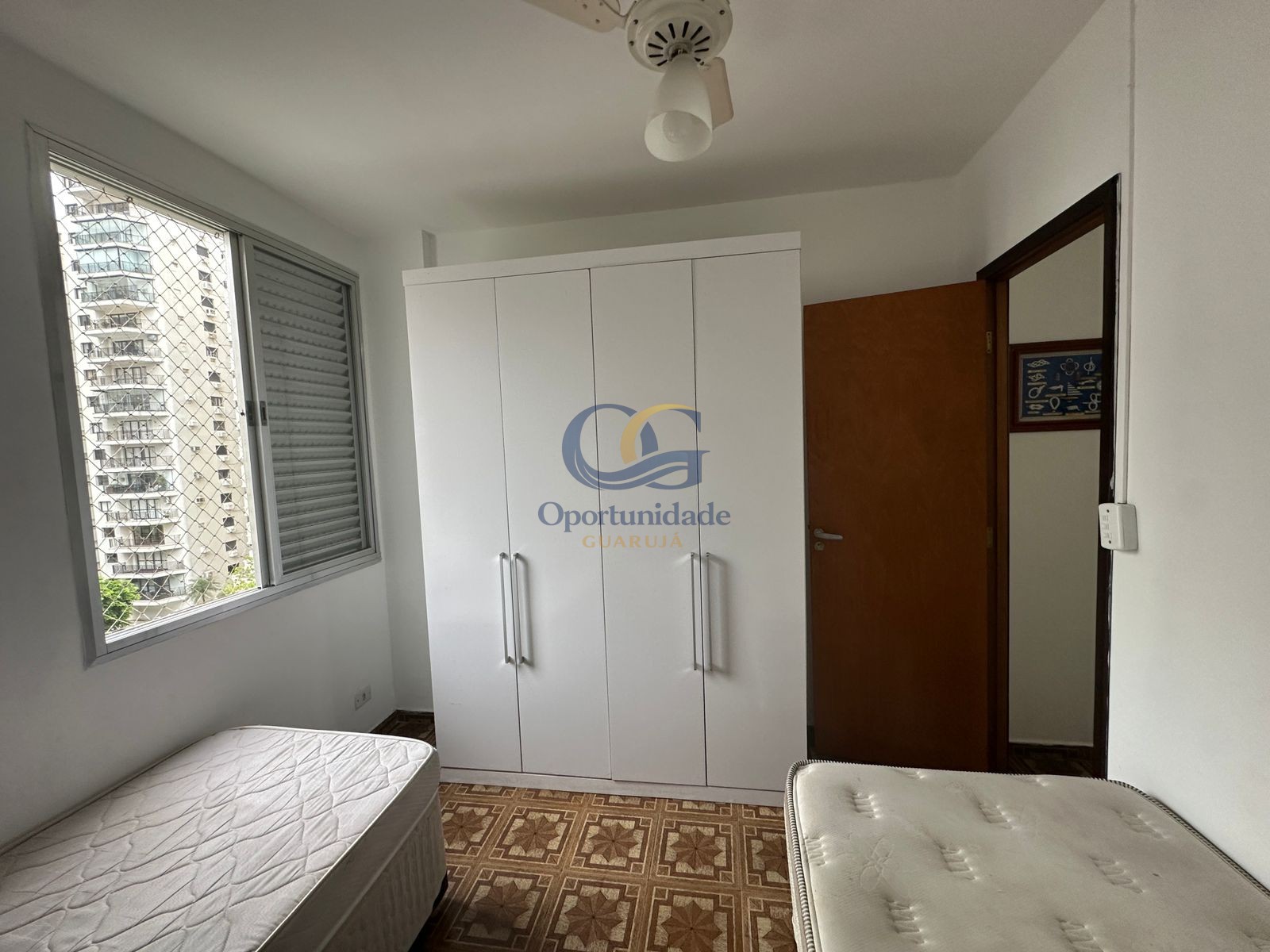 Apartamento na Praia das Pitangueiras, Guarujá - SP