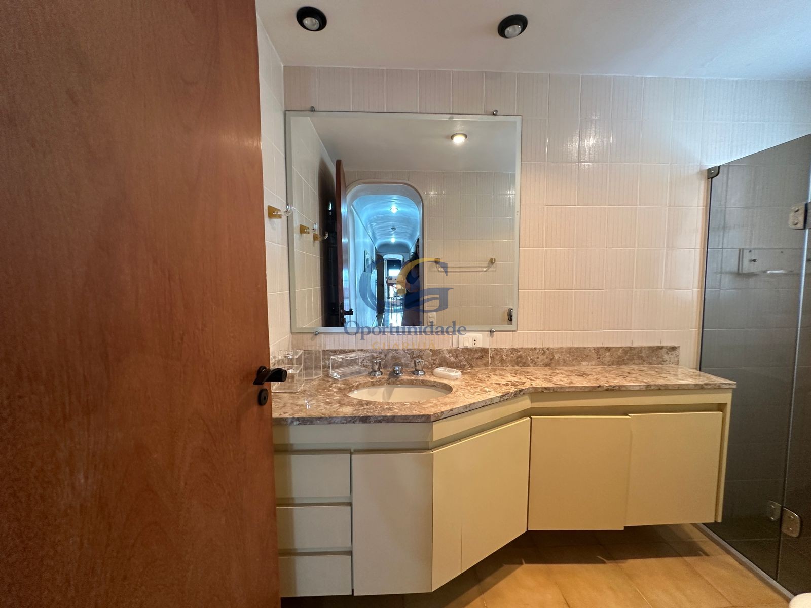 Apartamento na Praia das Pitangueiras, Guarujá - SP