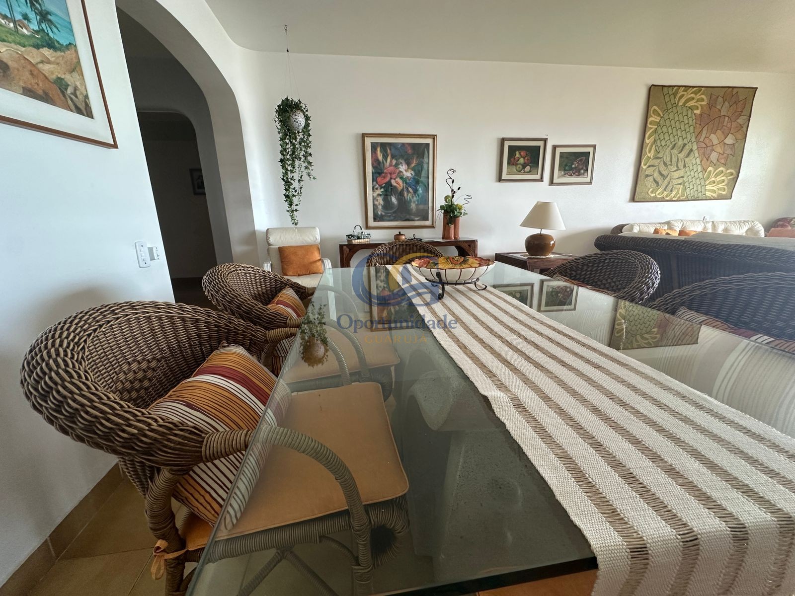 Apartamento na Praia das Pitangueiras, Guarujá - SP