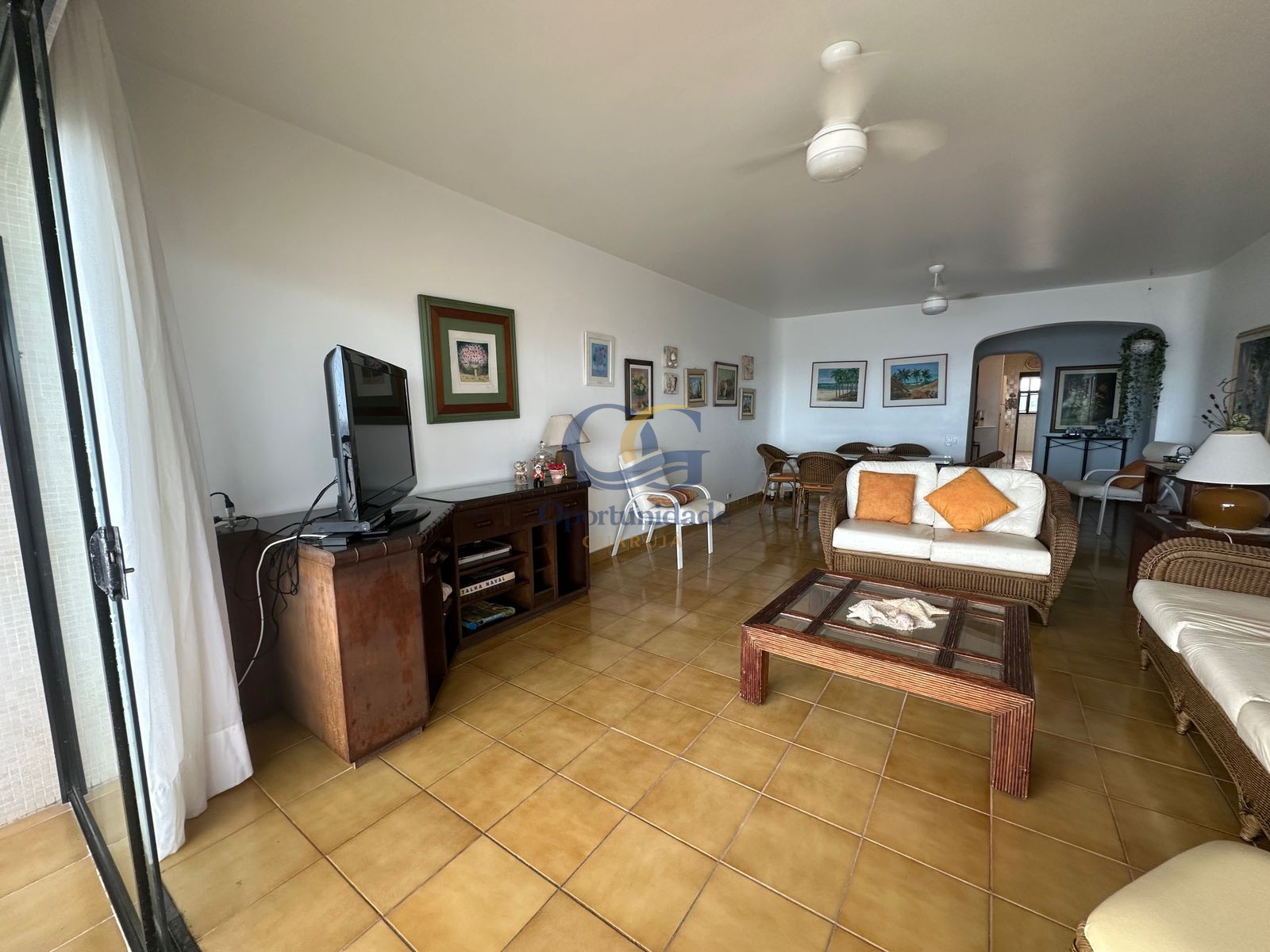 Apartamento na Praia das Pitangueiras, Guarujá - SP